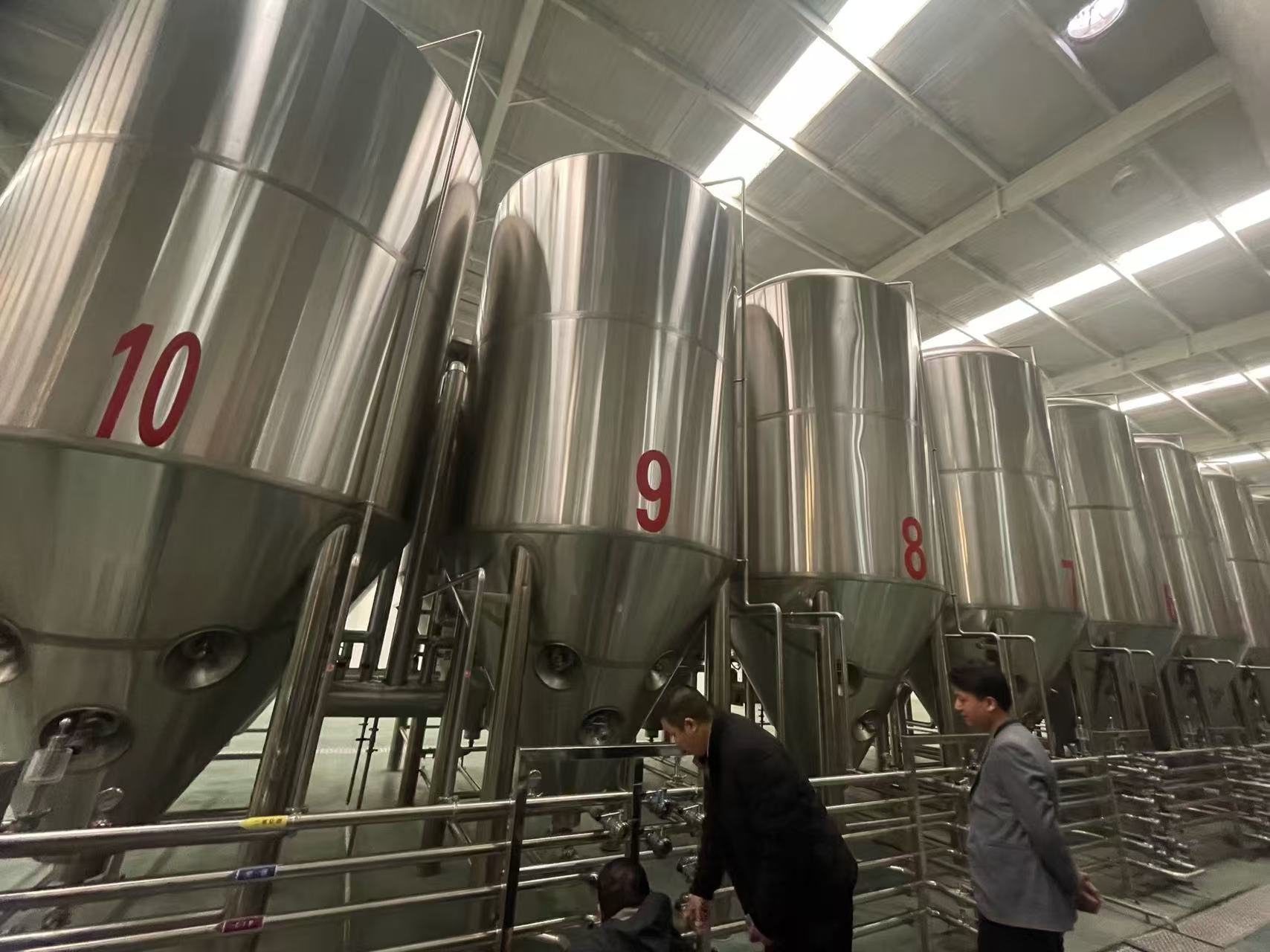 丰宁精酿啤酒设备厂—平面布置、设备设计、制造、调试、培训等一条龙服务